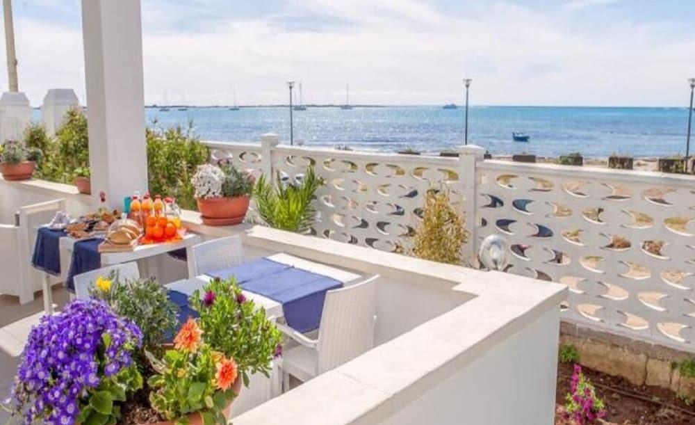 Estasi Sul Mare Bed & Breakfast Porto Cesareo Bagian luar foto